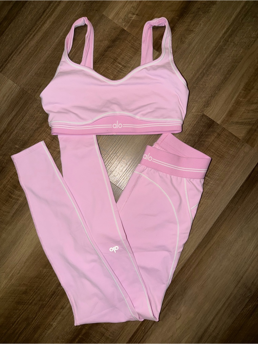 ALO Pink & White Trim Activewear Set – M/XS 💗